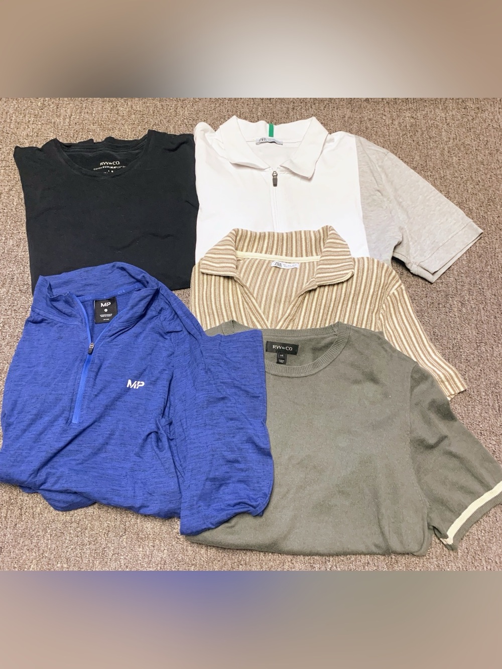Men’s Bundle of 5 - tees, polo, 1/4 zip 
Zara, RW&Co, MP
Large
good condition